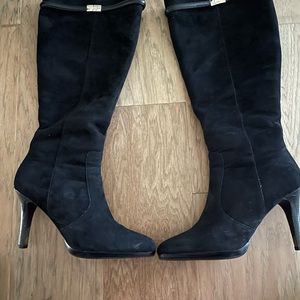 Wide call suede boots